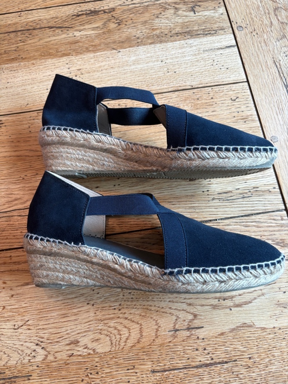 Andre Assous Wedge. Size 41 - Picture 4 of 8